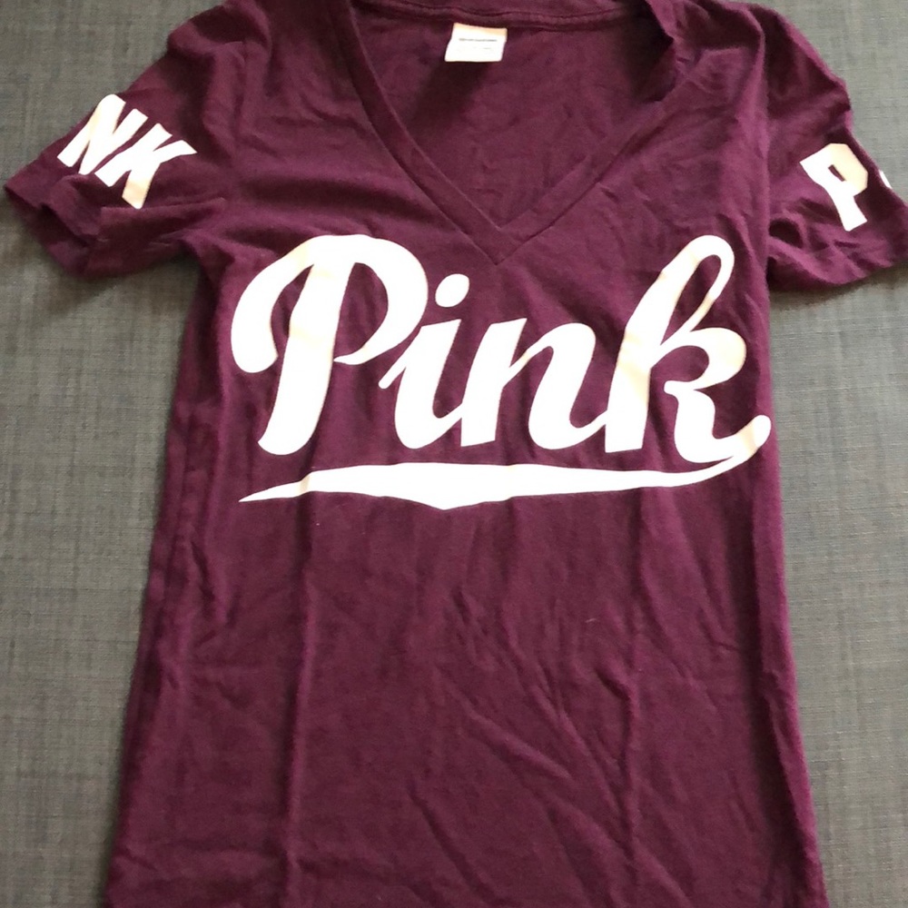 GENTLY USED VS PINK S t shirt